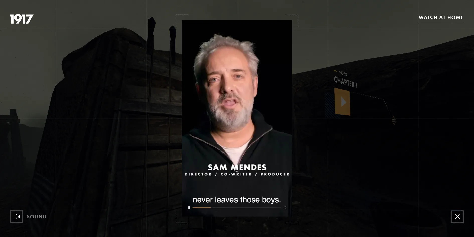一段竖屏短片，Sam Mendes 对着镜头说话，下面写着他的名字和导演、编剧、制片的身份，最下面一行白色字幕，四周是压暗的战壕和细线折角